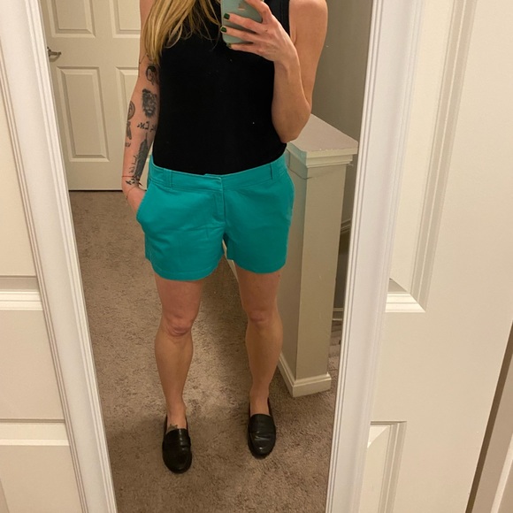 NY & Co teal shorts, zip fly, w/ pockets. Size 6 - Picture 3 of 6